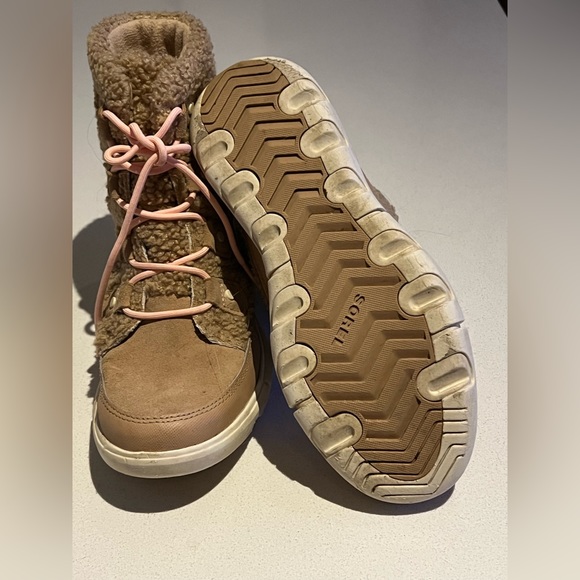 Sorel Woman’s Explorer II Joan Cozy Boat Size 7 Color Sand with Pink Laces - Picture 2 of 3